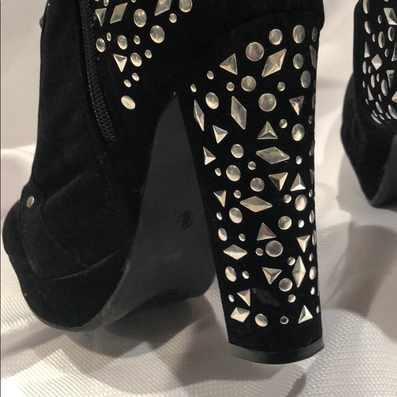 Black faux suede embellished booties - Picture 5 of 6